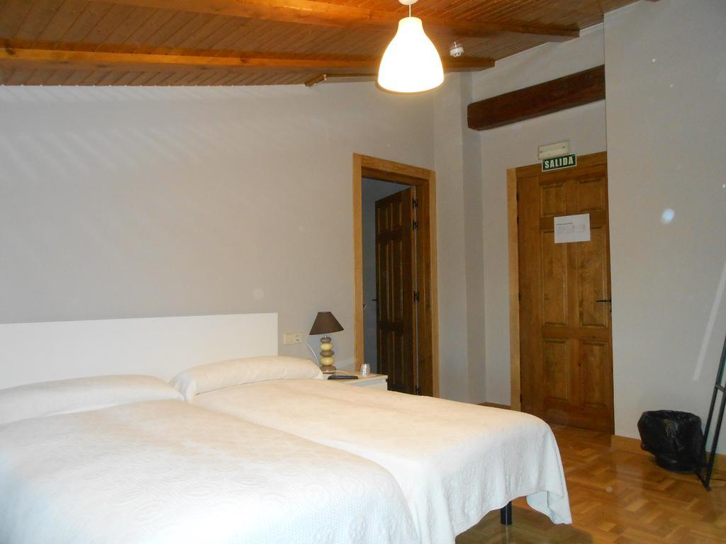 Hospedaje Nuestra Señora de Ujue Tafalla Habitación foto