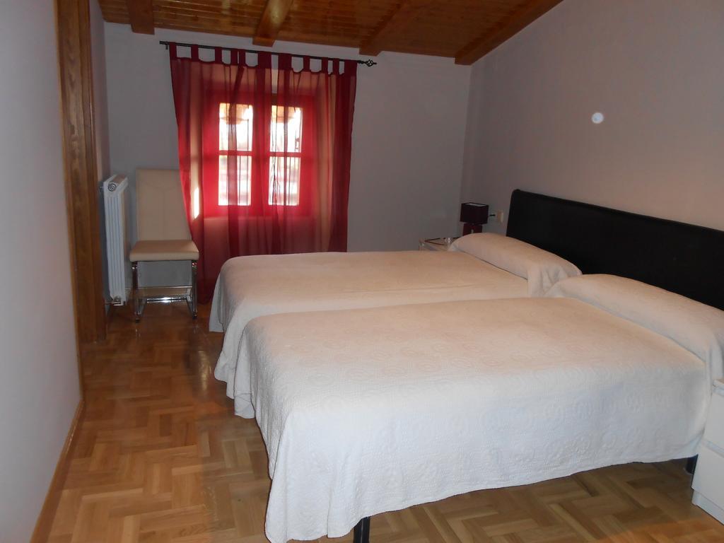 Hospedaje Nuestra Señora de Ujue Tafalla Habitación foto